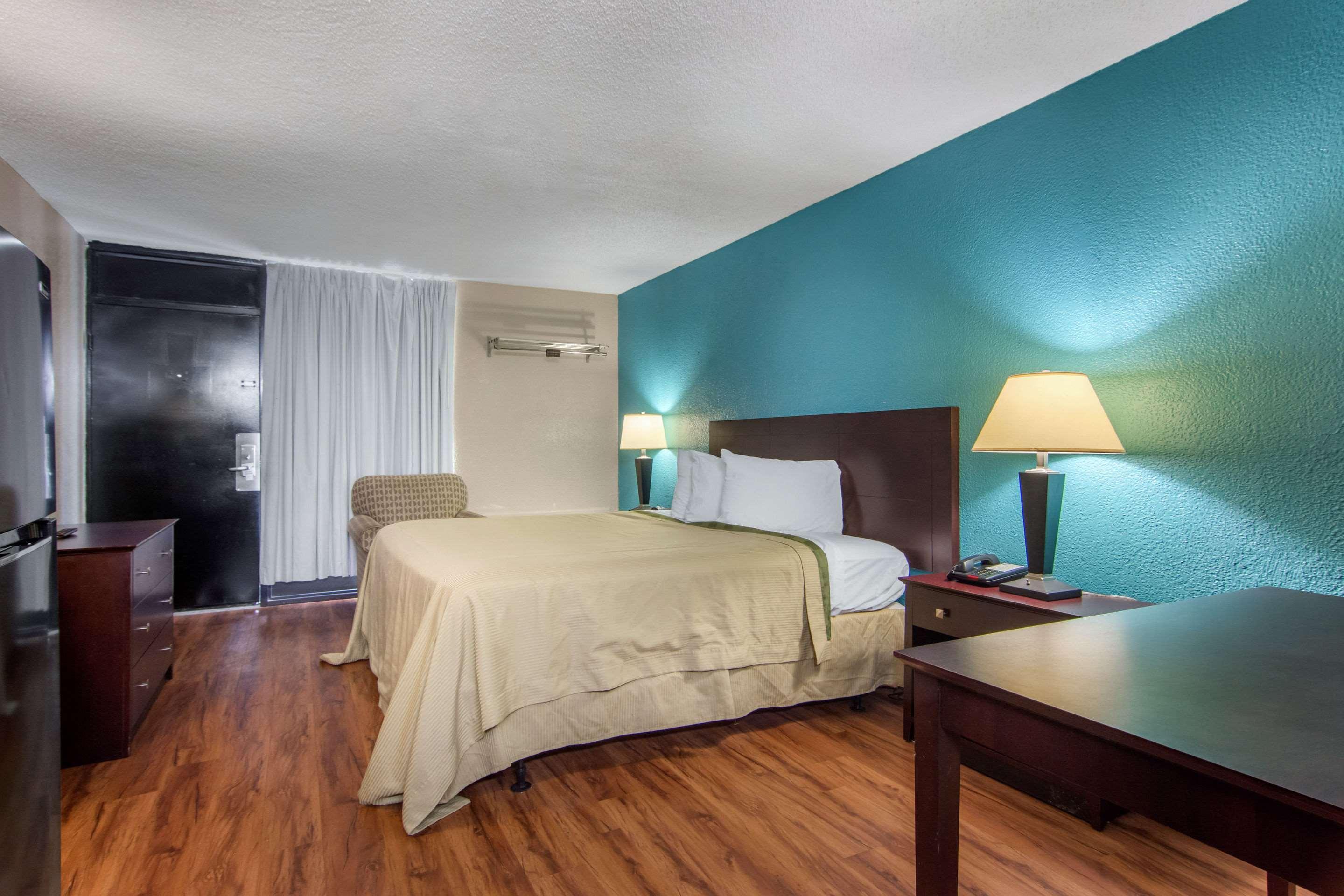 Suburban Studios Macon Exteriér fotografie