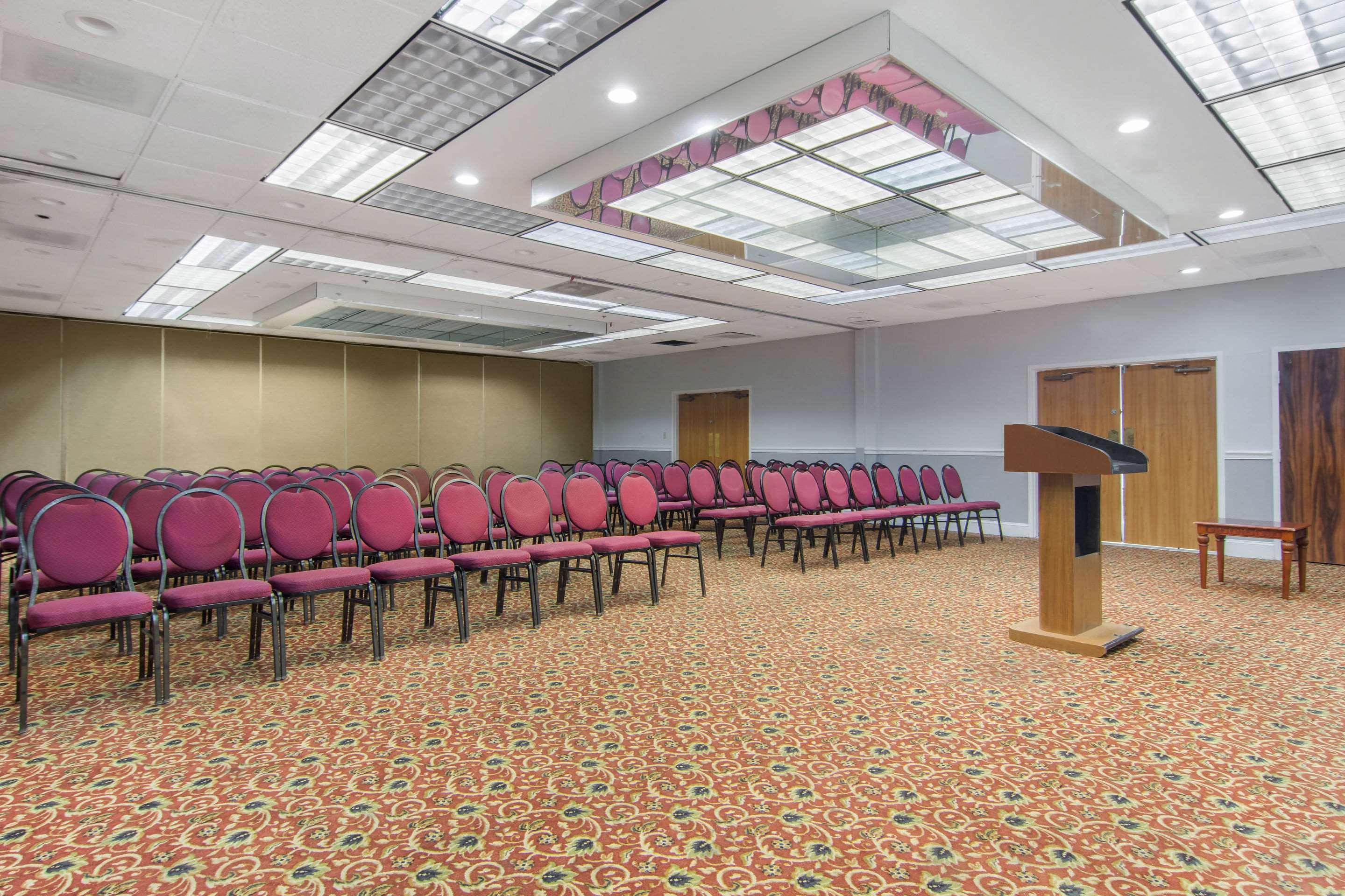 Suburban Studios Macon Exteriér fotografie